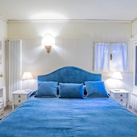 Lo Squero 1 The Secret Courtyard In Dorsoduro Apartment Venesia Bagian luar foto